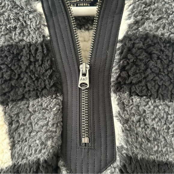 Abercrombie & Fitch The Essential A&F Sherpa Fleece Black White Buffalo Plaid S - Picture 8 of 16